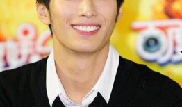 窦骁何超莲最新爆料照片,浪漫瞬间曝光！