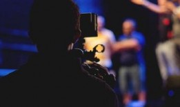 晚秋直播爆料苦难视频,感人视频引发社会关注