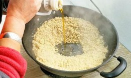 阿姨爆料面食怎么做视频,传统面食制作秘籍大公开